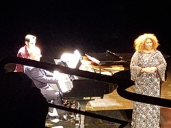 La chanteuse malgache : Catherine MANANDAZA <a style='color: #fff;' href='/uploaded/photo/concert-caritatif-5bc9c918e2b34.jpg'>(Télécharger)</a>