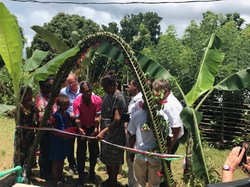 Inauguration à l'école MAROMADIA (une des 3 déployées en 2019) avec les autorités locales et GHIMAO. <a style='color: #fff;' href='/uploaded/photo/mission-madagascar-novembre-2019-5dfb7cd6d5b50.jpg'>(Télécharger)</a>