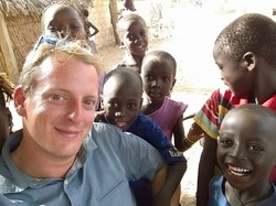 Retrouvailles entre Matthieu et les enfants
23.06.15 <a style='color: #fff;' href='/uploaded/photo/senegal-kamiack-photos-souvenirs-558aa17c8fea6.jpg'>(Télécharger)</a>