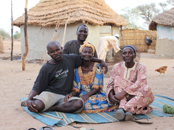 La famille de Gilles <a style='color: #fff;' href='/uploaded/photo/senegal-kamiack-photos-souvenirs-55b236eff0742.jpg'>(Télécharger)</a>