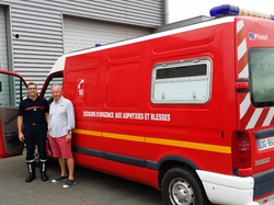 Juin 2014
Dotation par le SDIS 18 d'une Ambulance réformée en excellente état.
Ici avec Michel & le Colonel Commandant

.... Direction le Centre hospitalier de Kaolac ! (grâce au soutien logistique d'Horizons Sahel & soutien financier du Lions Club de Bourges) <a style='color: #fff;' href='/uploaded/photo/senegal-kamiack-sante-54660314038f1.jpg'>(Télécharger)</a>