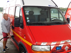 Septembre 2014

Direction le transport vers Vendôme (Horizons Sahel) en attendant le départ pour Dakar.

Michel et Eric s'y collent ! <a style='color: #fff;' href='/uploaded/photo/senegal-kamiack-sante-5466031ec3d3a.jpg'>(Télécharger)</a>