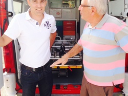 l'équipement de l'Ambulance est inspectée par Eric et Daniel ! <a style='color: #fff;' href='/uploaded/photo/senegal-kamiack-sante-5466032b0c0f3.jpg'>(Télécharger)</a>