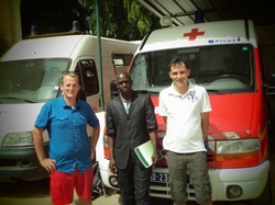Juin 2015 : Matthieu, Eric et M. Saliou TALL au CHR de KAOLAK, avec l'Ambulance dotée ! <a style='color: #fff;' href='/uploaded/photo/senegal-kamiack-sante-5655d3a2632af.jpg'>(Télécharger)</a>