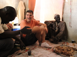Repas traditionnel entre hommes au village <a style='color: #fff;' href='/uploaded/photo/senegal-kamiack-vie-au-village-55b23e25612cc.jpg'>(Télécharger)</a>