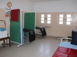Exemple de la nouvelle salle d'accouchement bien équipée et fonctionnelle (financée par une ONG Japonaise) <a style='color: #fff;' href='/uploaded/photo/senegal-kamiak-535e130671c37.jpg'>(Télécharger)</a>