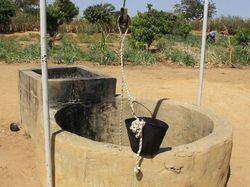 Borne Fontaine <a style='color: #fff;' href='/uploaded/photo/senegal-la-vie-a-kamiack-53612749ad9a4.jpg'>(Télécharger)</a>