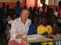 Retour à l'ecole pour les enfants et Michel ! <a style='color: #fff;' href='/uploaded/photo/senegal-village-de-kamiack-535e166f2044e.jpg'>(Télécharger)</a>