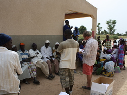 ou pour les réunions avec les villageois <a style='color: #fff;' href='/uploaded/photo/senegal-village-de-kamiack-535e71ce1f5d1.jpg'>(Télécharger)</a>