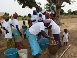 Battage du Mil

sponsorisé par Orange, avec de beaux T-Shirts ! <a style='color: #fff;' href='/uploaded/photo/senegal-village-de-kamiack-535e75cdc78da.jpg'>(Télécharger)</a>