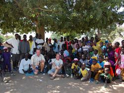 Photo de groupe

Une fête est organisée par les villageois en l'honneur du nouveau Moulin à Mil <a style='color: #fff;' href='/uploaded/photo/senegal-village-de-kamiack-535e7cb019585.jpg'>(Télécharger)</a>